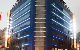 Green World Taipei Station